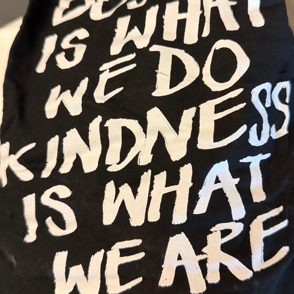 Kurt Geiger Multicolor Wave Pattern Box - Picture 5 of 7